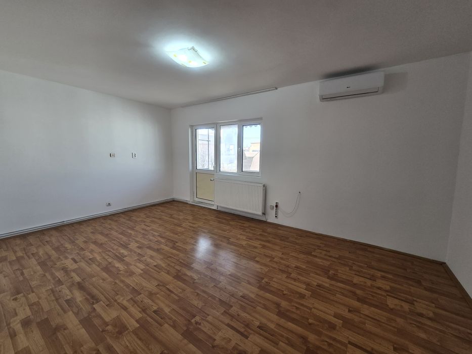 Apartament 2 camere Centru + parcare