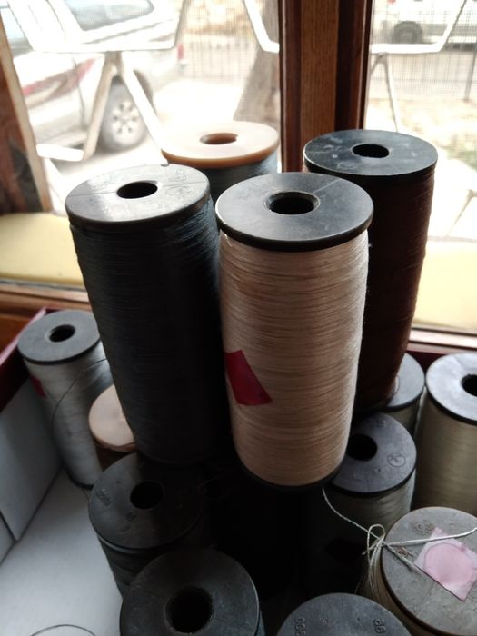 Нитки капроновые. Прочные.