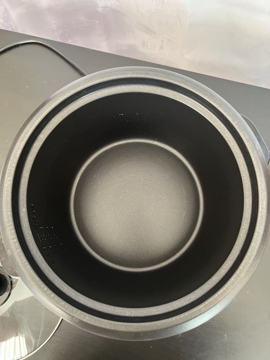 Уред за приготвяне на ориз Russell Hobbs - като нов