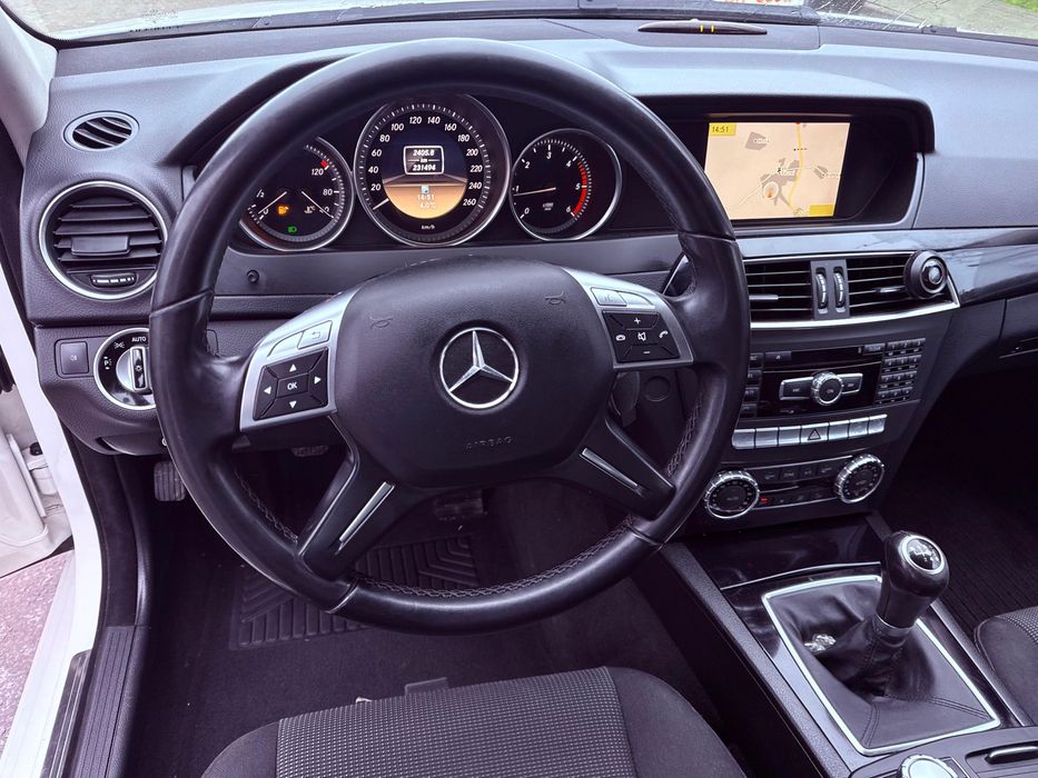Mercedes C-Class W204 // Facelift // 2012 // Full LED // Navi mare //