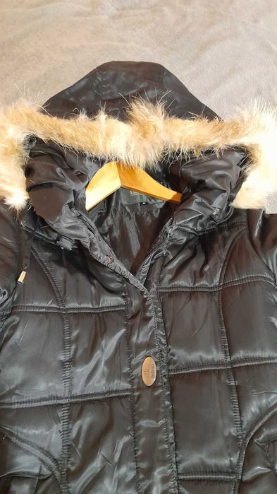 Дамско зимно яке с качулка
