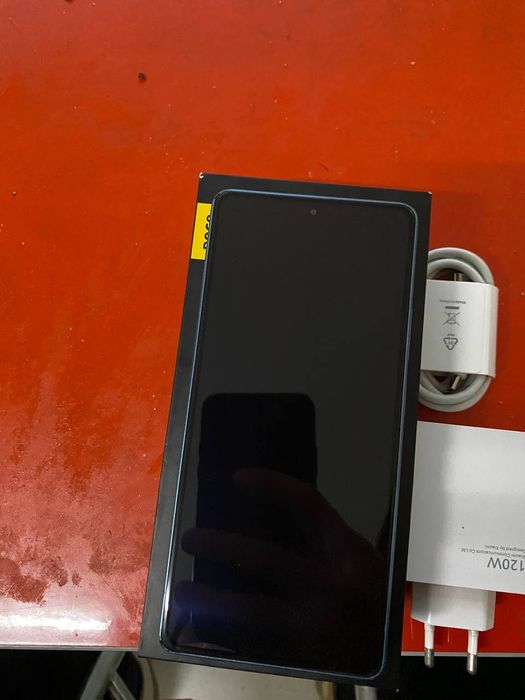 POCO F5.  12+4 ROM 256 GB 

S