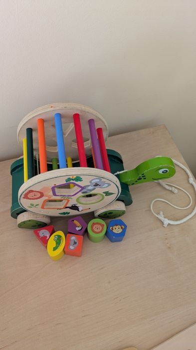 Лот дървени играчки и пъзели