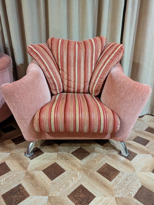 Мягкий угловой диван.