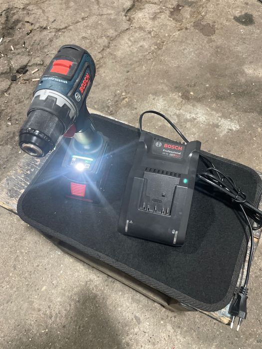 makita profesională grs 18v-90 acumulator  de 4ah și încărcător .