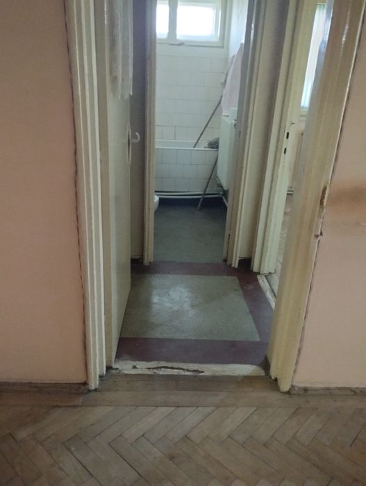 Vând apartament cu 2 camere, etaj 3 , zona gării !