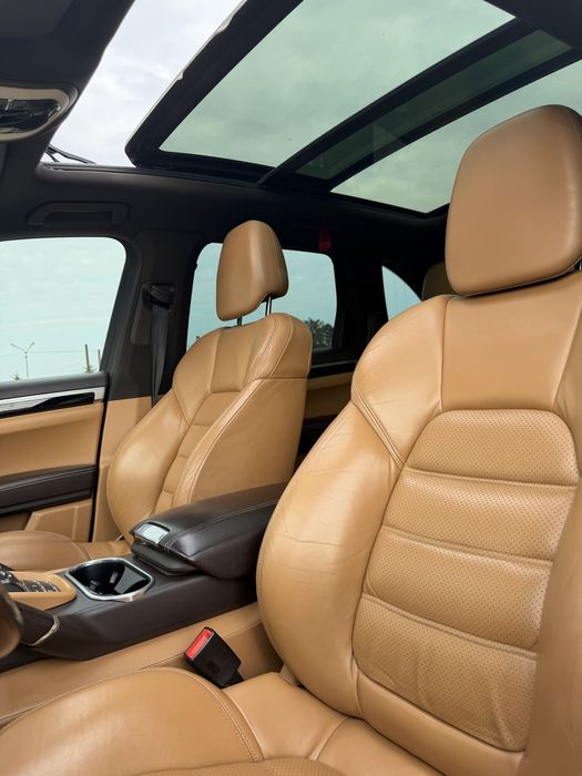 Porsche Cayenne 2015 3.0 Diesel / Panoramic / Bose / Soft close/ Perne