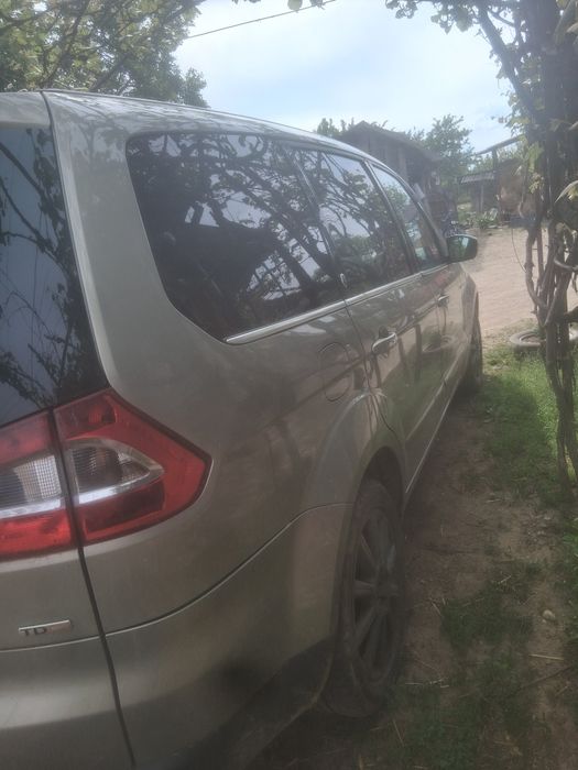Vand ford galaxy din 2009 automata
