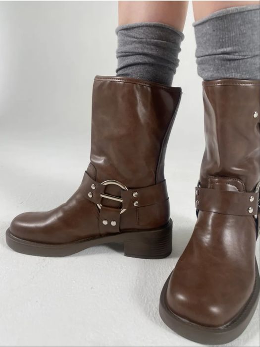 Стильные сапоги-чопперы