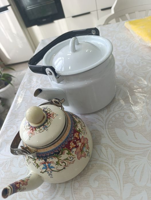 Продам 2 чайника