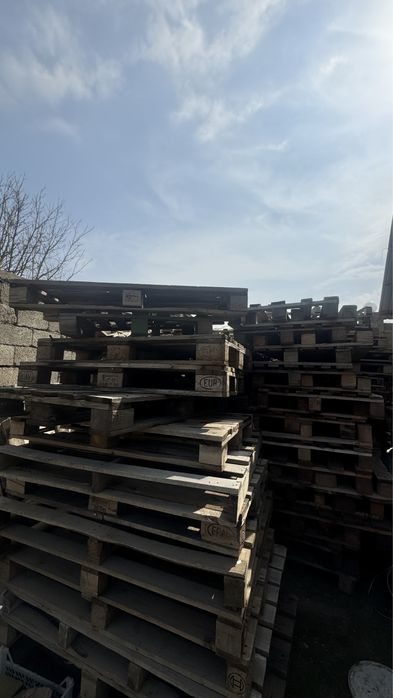 Продаётся поддоны.