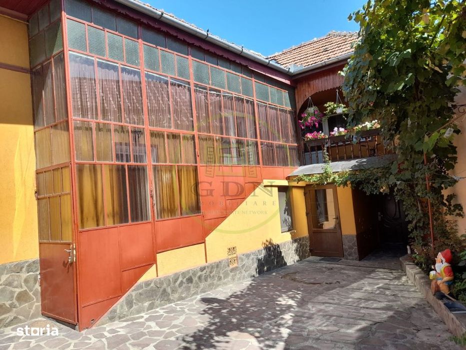 Casa renovata 5 camere de vanzare in locaitatea Mandra jud. Brasov