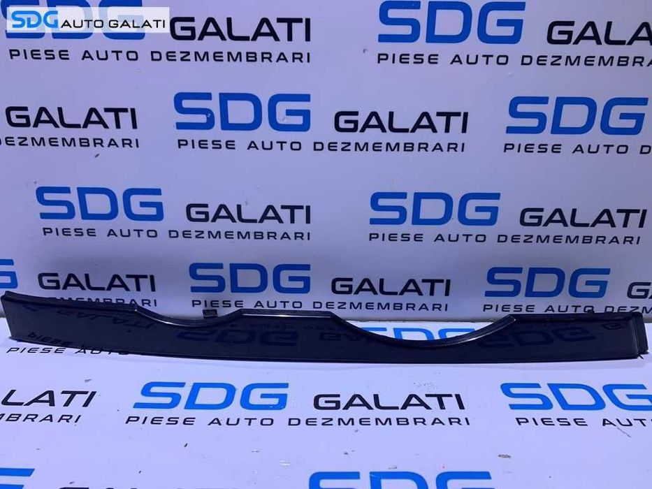 Ornament Bandou Grila Sub Far Dreapta BMW X3 E53 1999 - 2003 Cod 8402648 51.13-8402648 [V0258]