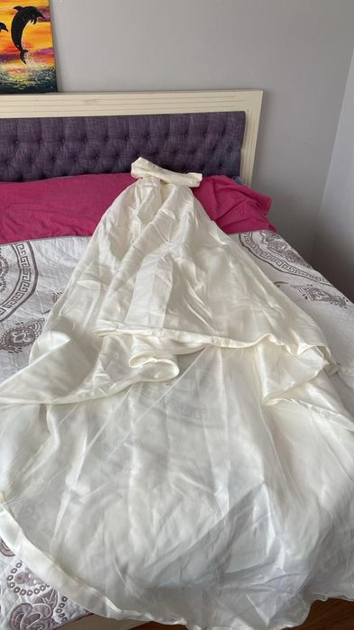 Свадебное платье и платье для подруги оба вместе