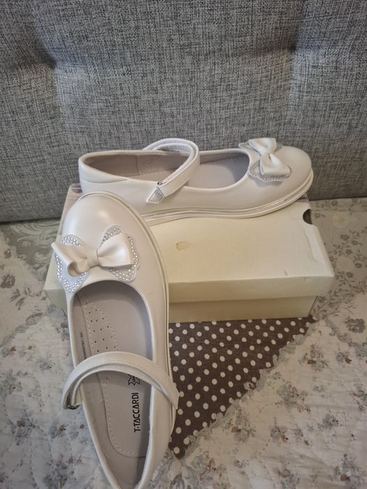 Продам туфли на девочку.