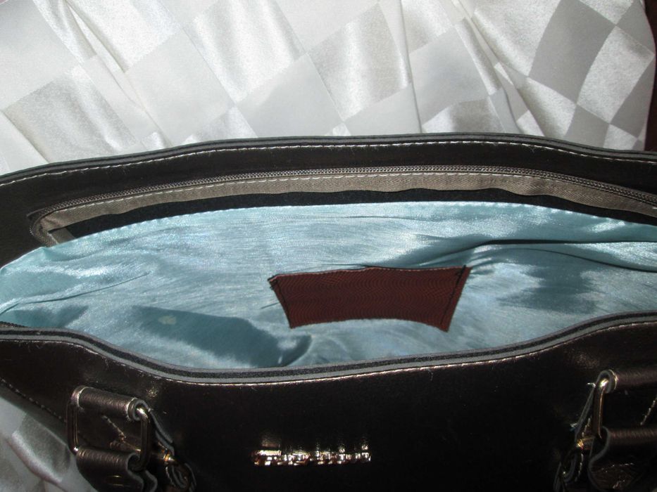 Нова дамска чанта ,златист цвят