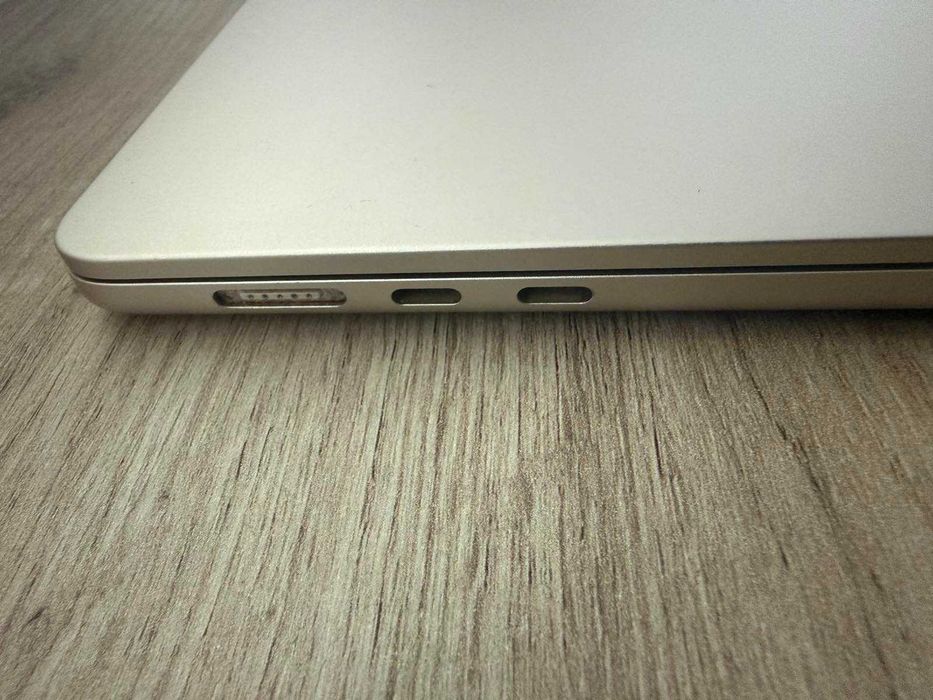 Apple MacBook Air 15.3” M2 | 8GB RAM | 256GB SSD | Silver | Отлично състояние + кейс
