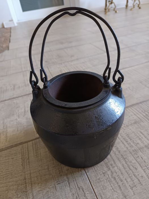 Oala din fonta antica