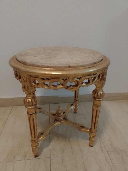 Măsuță in stilul Ludovic din lemn masiv foit