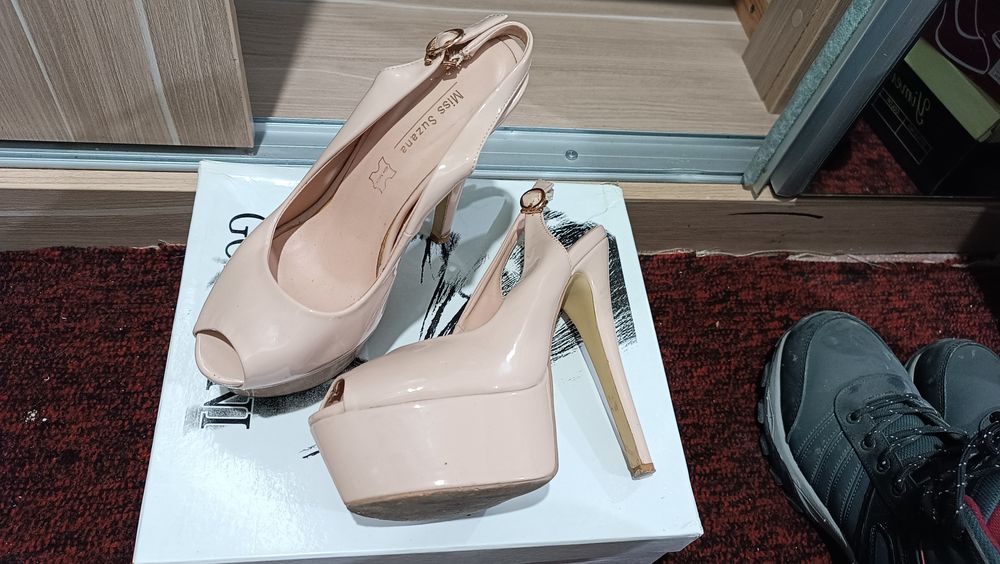 Продам женскую обувь