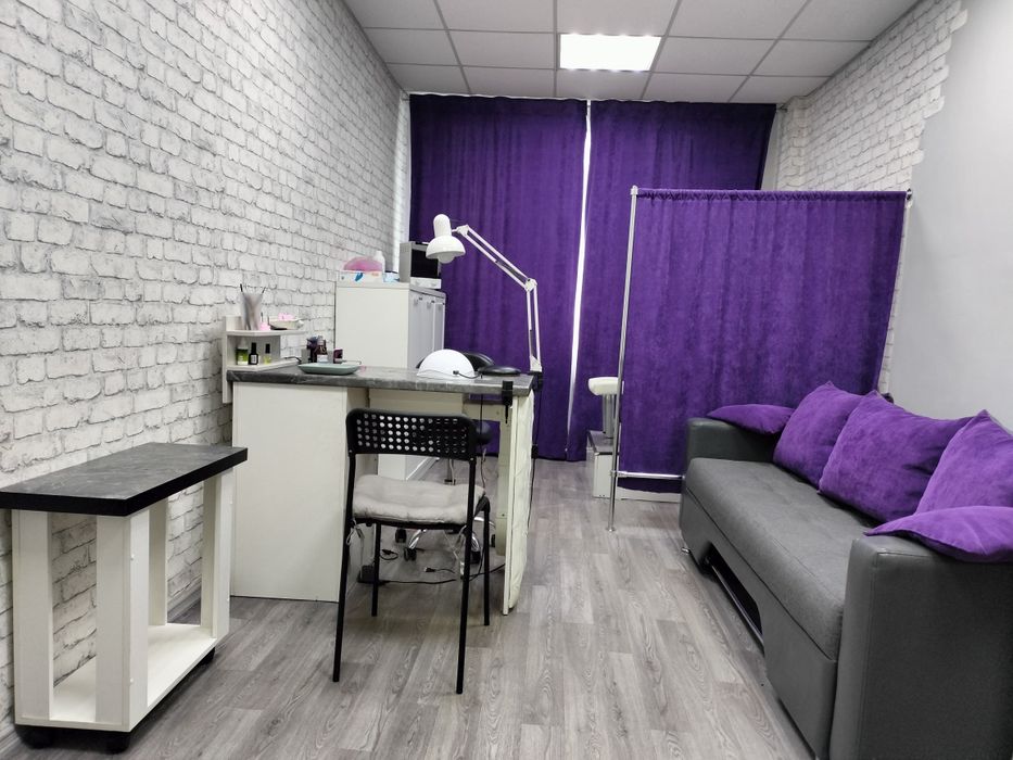 Стол с вытяжкой для мастера маникюра