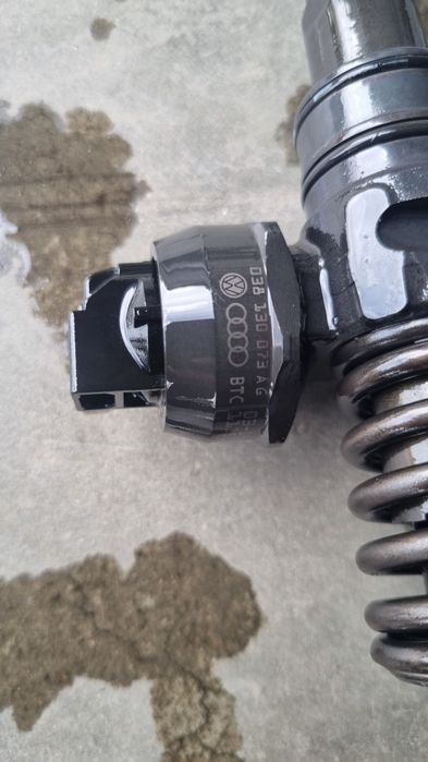 Injectoare vw golf 5 1.9 tdi cod motor bkc cod injector 038130073ag