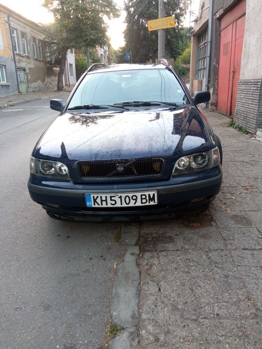 Продавам Волво в 40