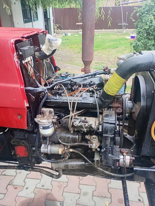 Vând tractor universal u445