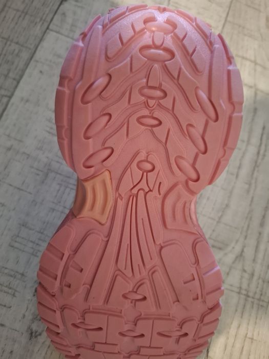 Продаются кроссовки