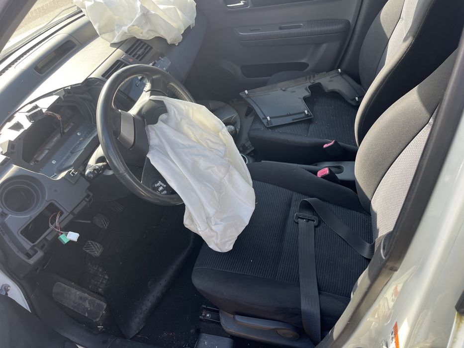 Suzuki Swift 1,3 бензин 4x4 За части!