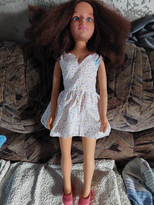 Papusa de vinzare in stare foarte bina