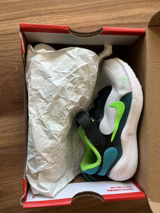 Маратонки Nike номер 26