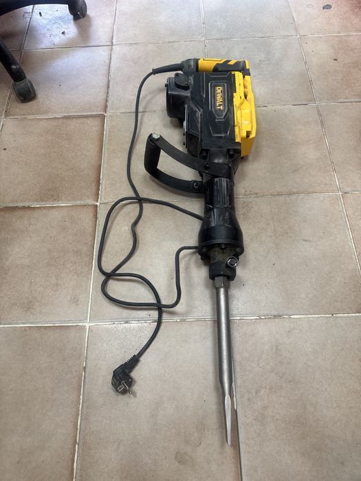 Dewalt къртач 1800w