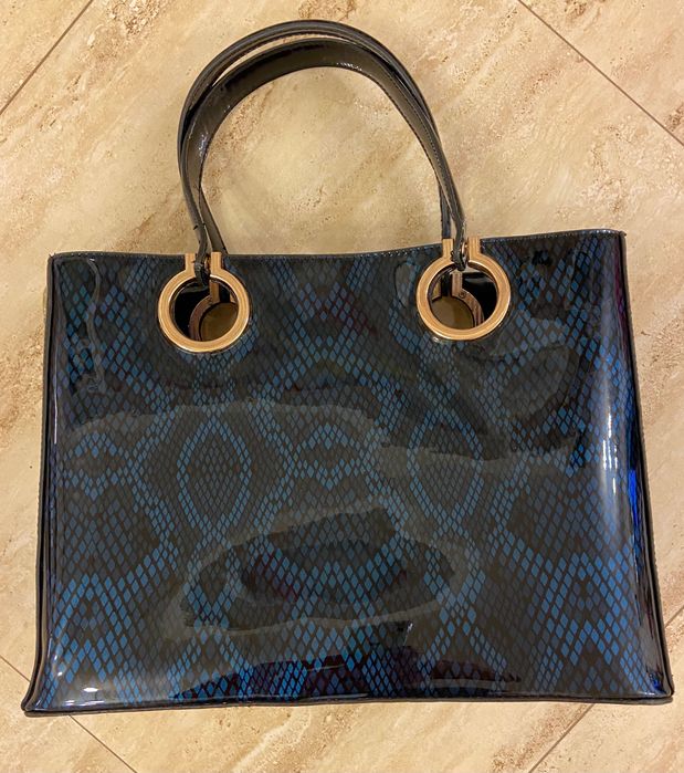 Шикозна Дамска чанта ( лачена) ...