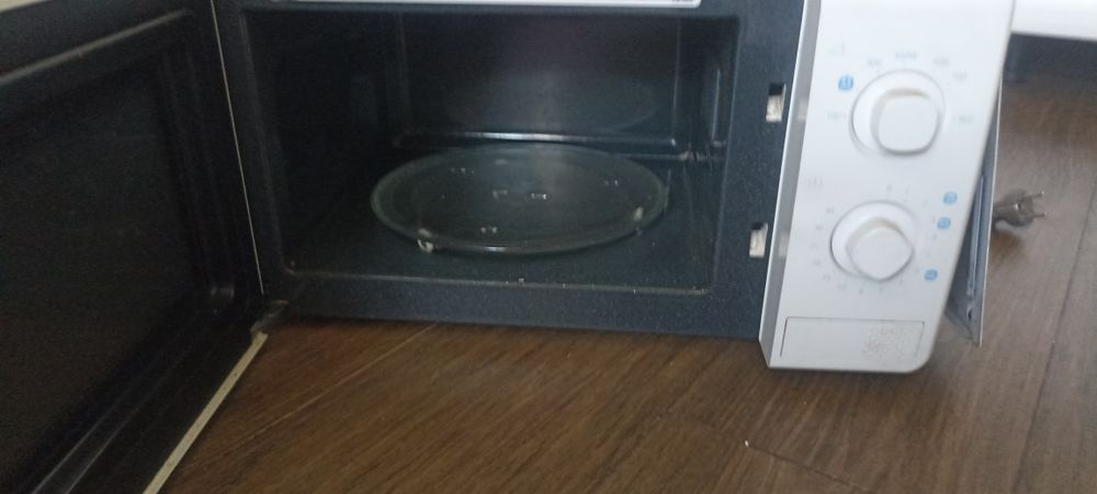 Продам б/у микроволновку