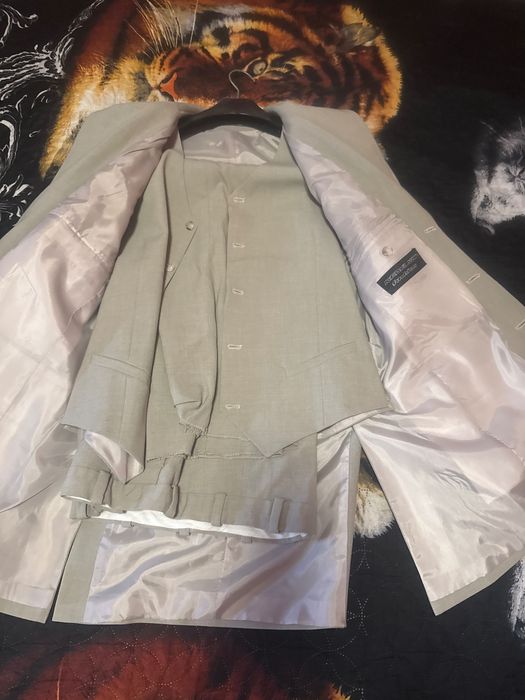 Официален костюм