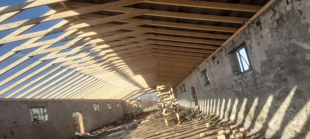 Executam acoperisuri si Reparatii acoperisuri