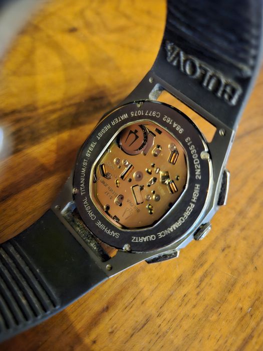 Bulova 98A161 – Curv,