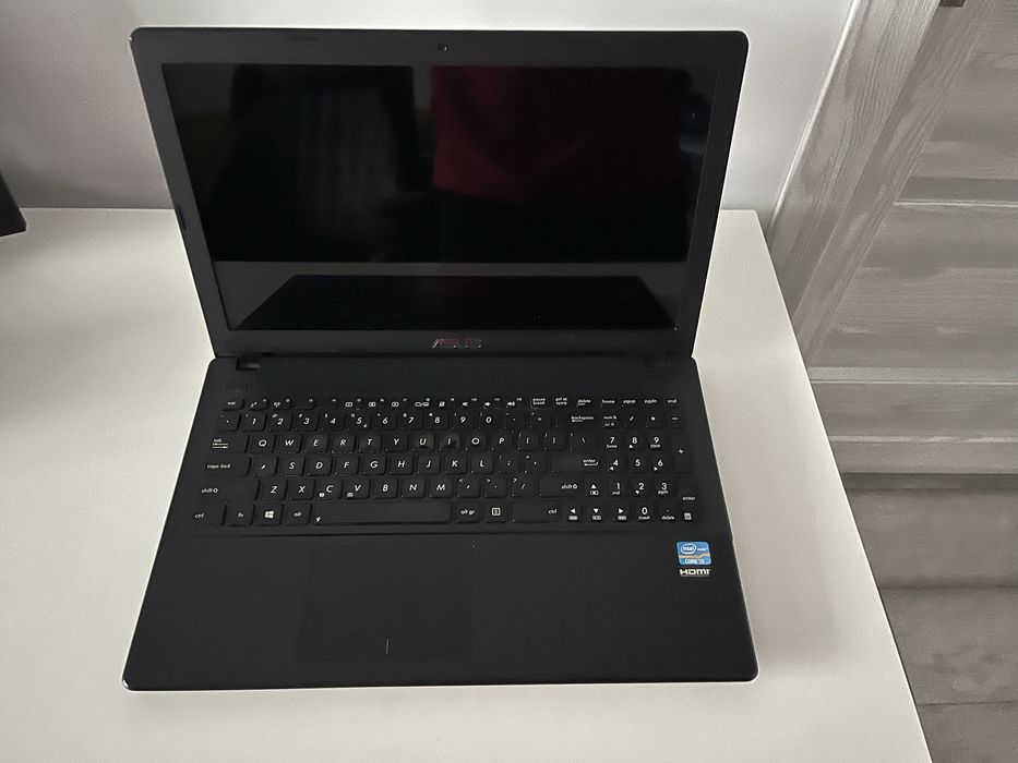 Laptop ASUS X551C, 4 GB RAM, HDD 500 GB, procesor intel core i3