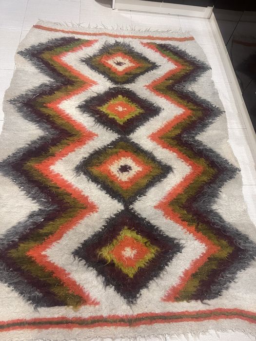 Продается чисто шерстяной ковер ,необычный 2/140