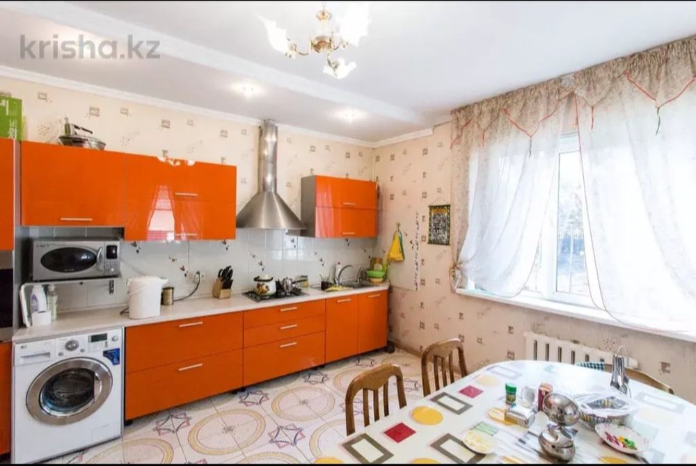 Продам действующий Магазин вместе домом.