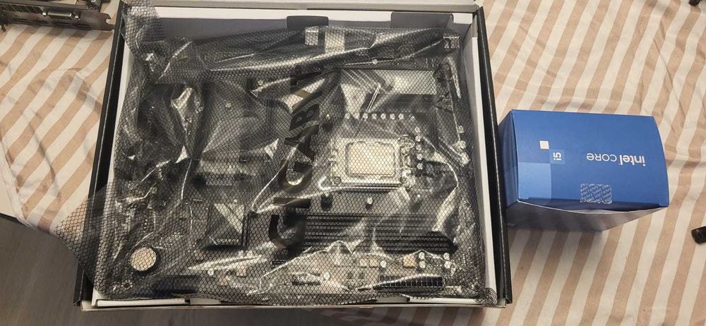 Placă de bază GIGABYTE B760 DS3H DDR5 (socket LGA 1700 compatibil procesoare intel gen 13,14,15)