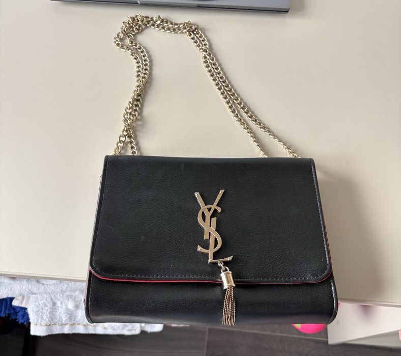 Poseta Yves Saint Laurent