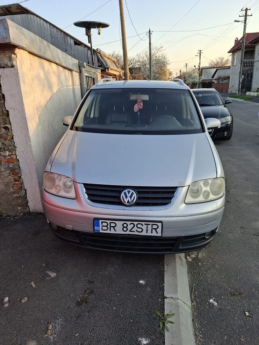 Vând Volskwagen Touran