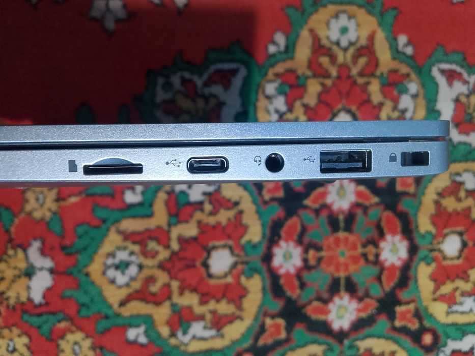 Notebook Infinix core 13 sotiladi.