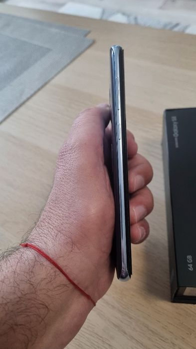 Продавам SAMSUNG S8
