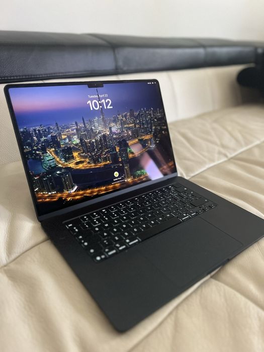 MacBook Air 15" с M4 чип | 16GB 256GB SSD - С ГАРАНЦИЯ 1 ГОДИНА