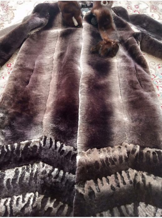Женская мутоновая шуба