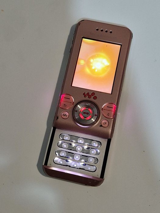 Telefon Sony Ericsson perfect funcțional, lipsa tastatura