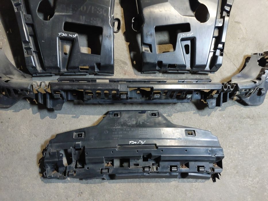 Suport bară spate BMW F30